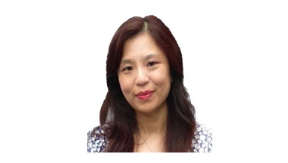 Headshot of Associate Professor, Angela Chia-Chen Chen