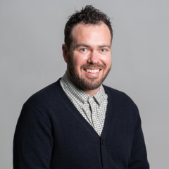 Headshot of Derek Manis