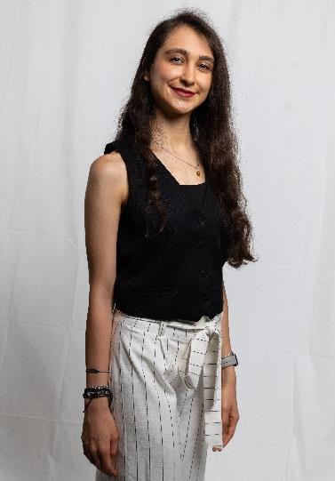 Headshot of Maryam Niazi